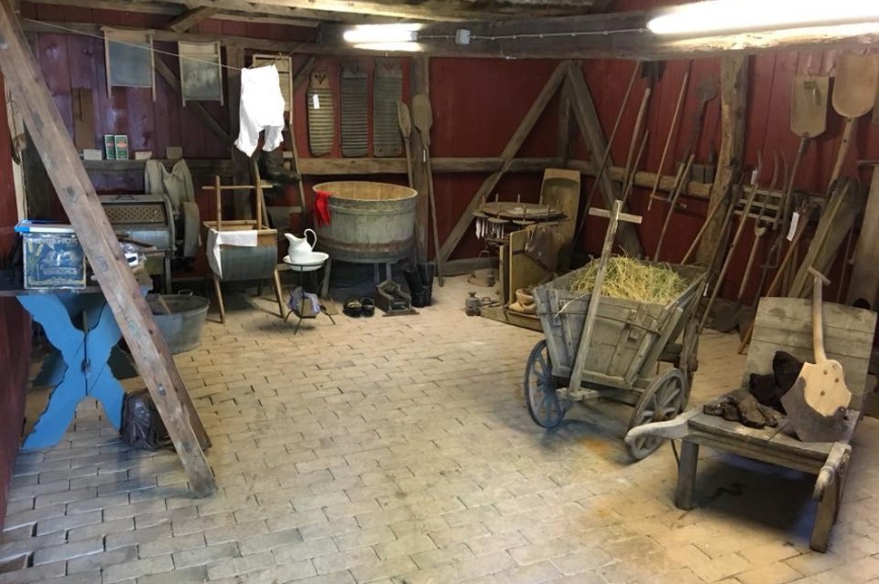 Huggehuset hvor de gamle markredskaber udstilles